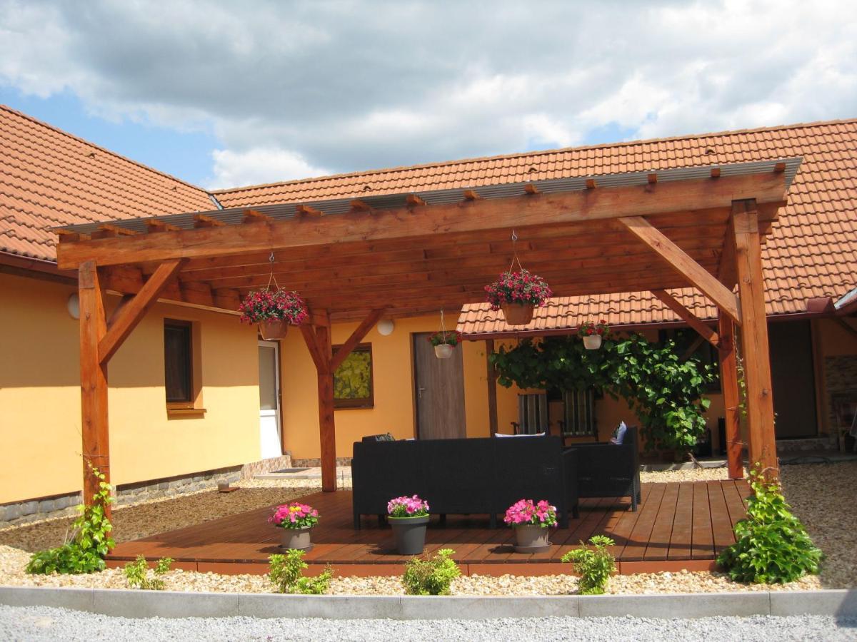 Apartmany Vcelka Hranice u Novych Hradu Bagian luar foto
