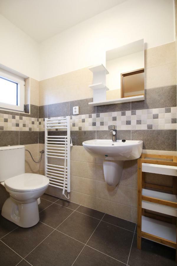 Apartmany Vcelka Hranice u Novych Hradu Bagian luar foto